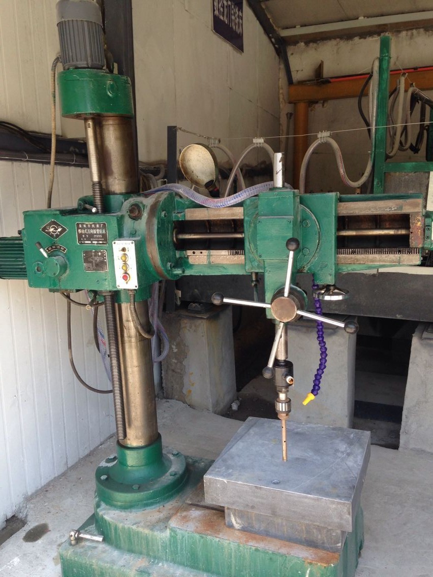 万向摇臂钻床